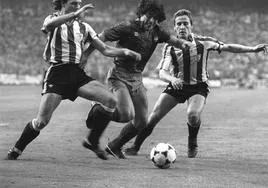 Maradona debió ser sancionado con mayor dureza por una jugada en la que vio la roja por una acción que lesionó a un jugador del Espanyol. El castigo de un solo partido le permitió jugar la final de Copa de 1984 ante el Athletic.