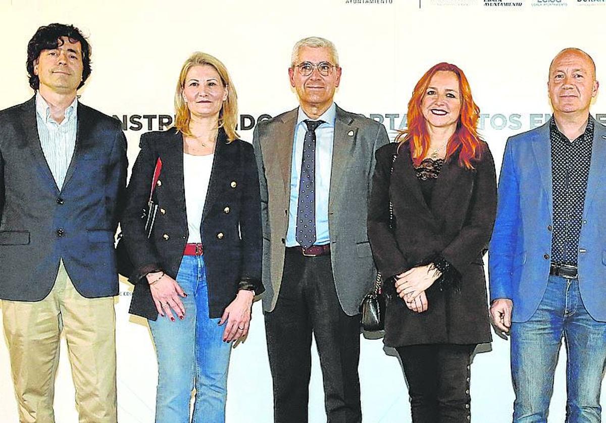 José María Martínez, Argiñe Martínez, Jaime de la Cal, Itziar López de Armentia, Daniel Gómez, María Aldecoa y Roberto Castro.