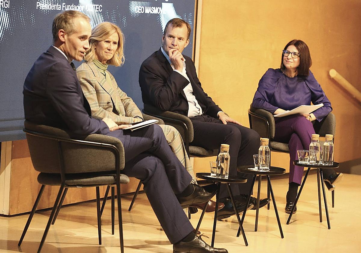 La apertura de la sede de Elkargi en Madrid contó con la presencia de la exministra Cristina Garmendia.