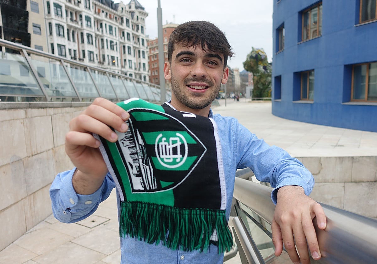 Asier Grande ha aprendido a gestionar la frustración de ser suplente en el Sestao River después de ser un habitual en sus anteriores equipos
