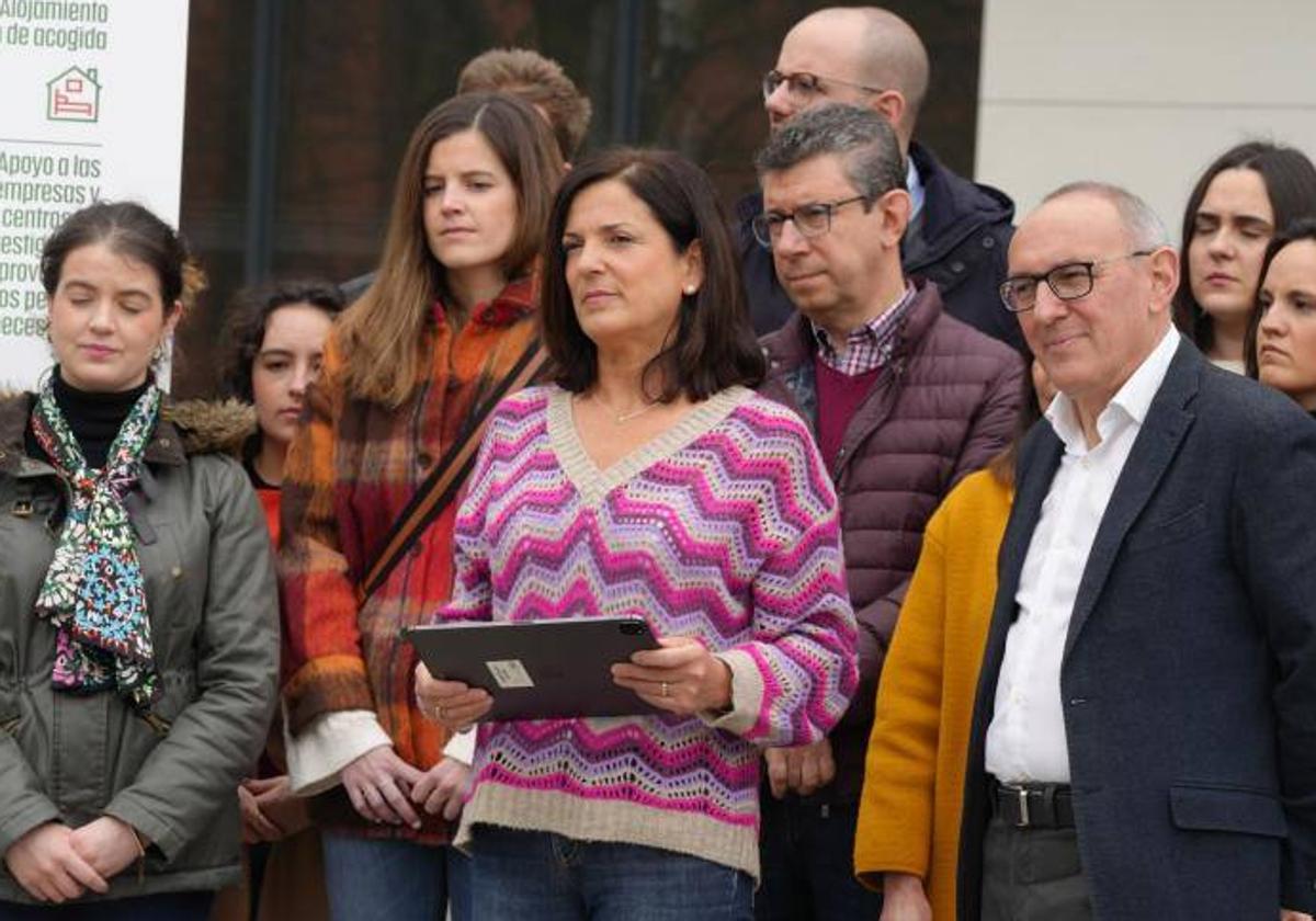 Artolazabal, candidata a la Alcaldía, y González, a revalidar su puesto en la Diputación, en un acto con concejales y militantes.