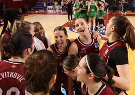 Las jugadoras del Lointek Gernika celebran su victoria frente al Kutxabank Araski.