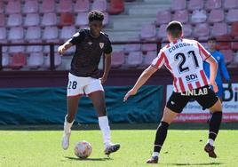 Junior Bita completó 89 minutos en su debut con el Bilbao Athletic