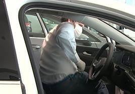 La forma más segura de abrir la puerta de nuestro coche