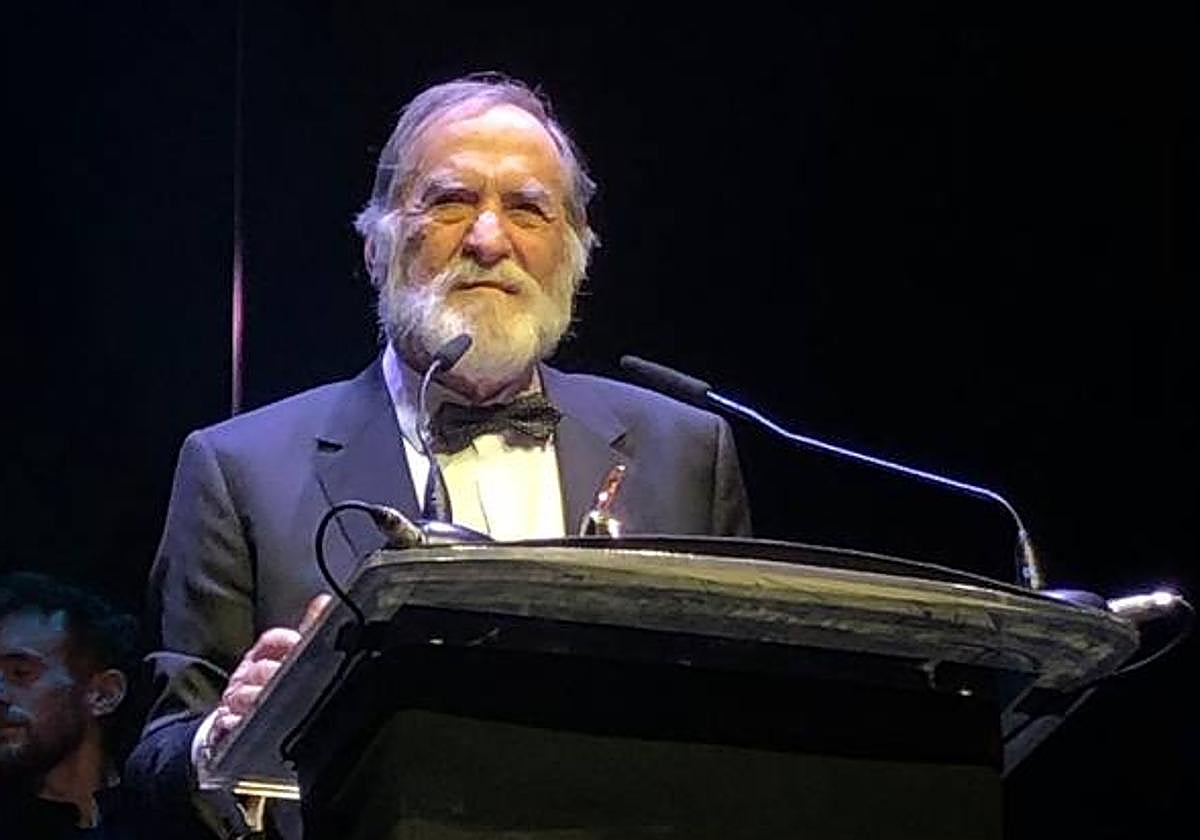 Ramón Barea recibe el Premio de la Unión de Actores en el Teatro Circo Price de Madrid.