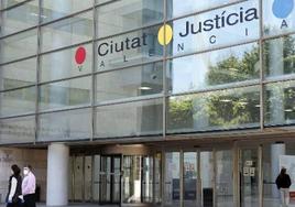 La fachada de la Ciudad de Justicia, en Valencia.