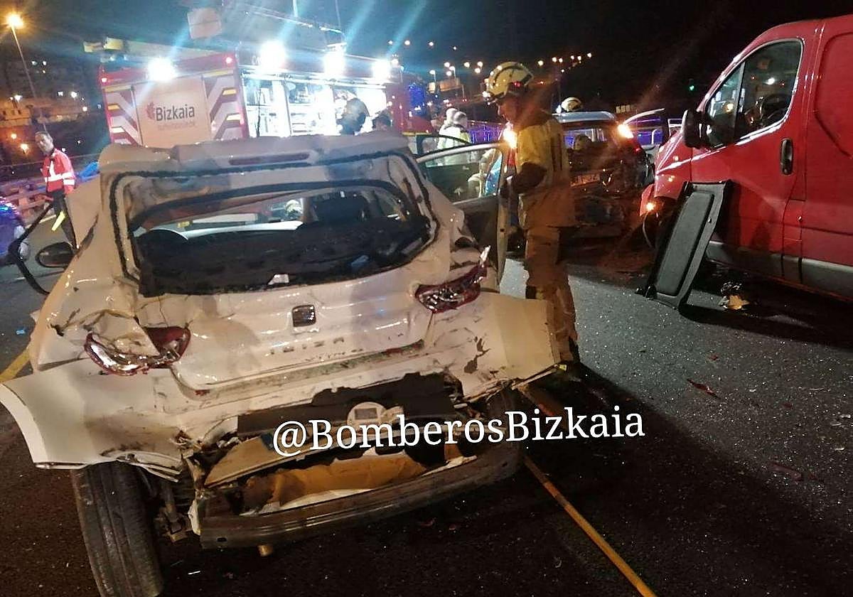 Tres heridos en un accidente múltiple en el puente de Rontegi
