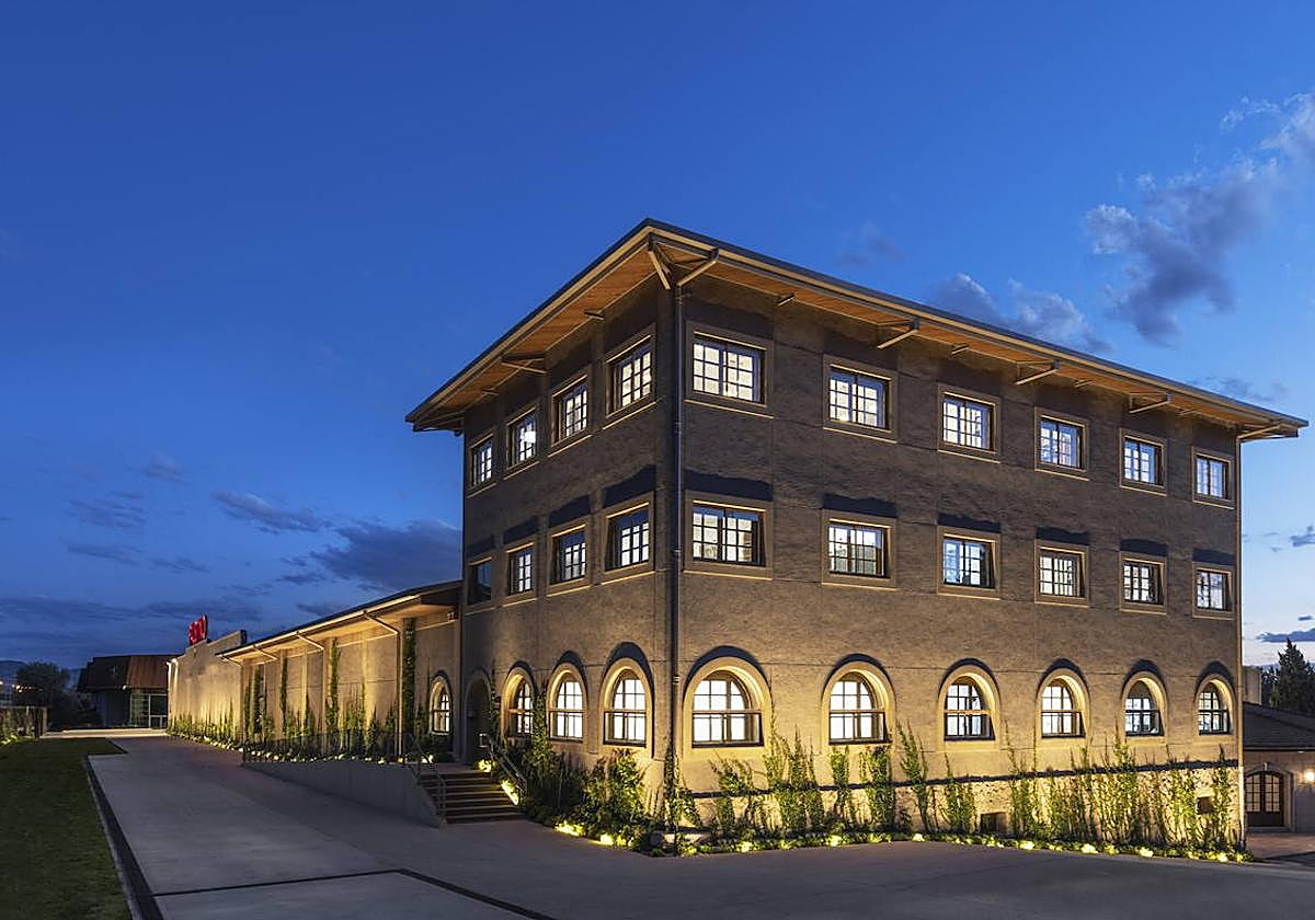 Fachada de Bodegas Faustino, que incorporará un completo rediseño firmado por Norman Foster.