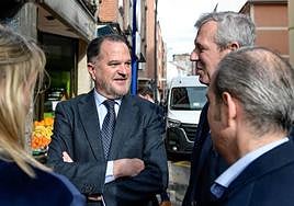 El líder del PP vasco, Carlos Iturgaiz, junto al presidente de Galicia, Alfonso Rueda, en un acto en Barakaldo.