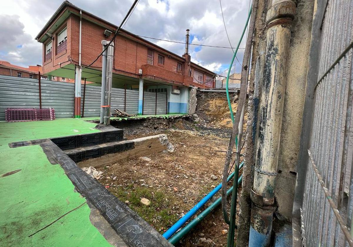 Estado de la zona donde se ubicará el nuevo comedor, con las obras paralizadas desde hace meses.