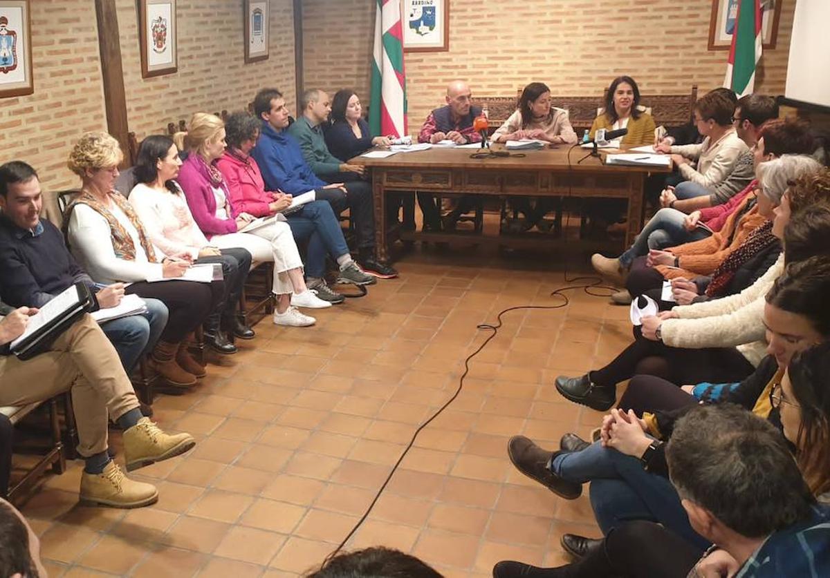 Imagen de un pleno de la Mancomunidad de Durangaldea en la antigua sede de Astola.