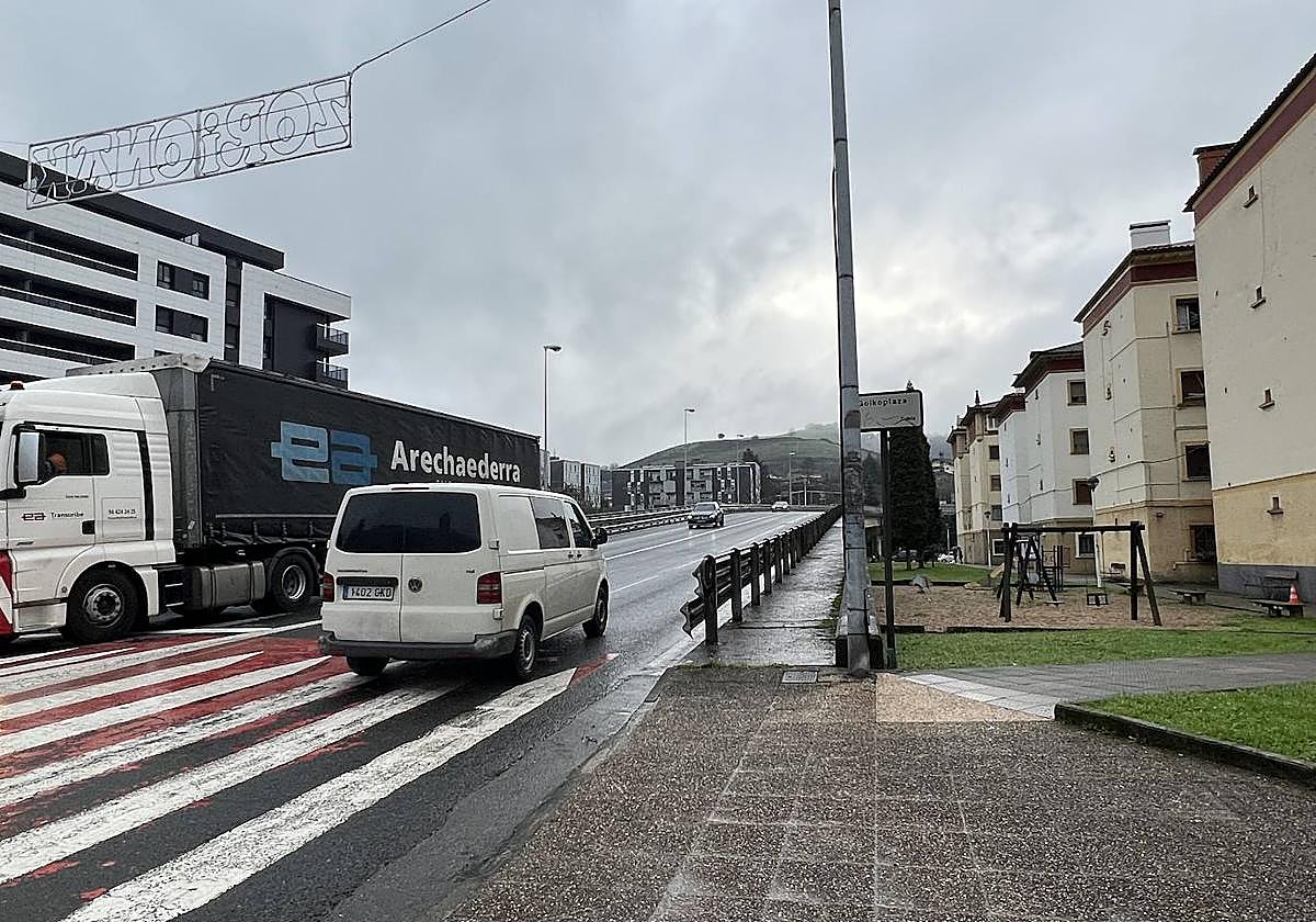El puente de la autovía de Llodio es uno de los puntos más ruidosos de la red de carreteras alavesas.