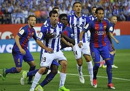 Lance de la final disputada entre el Deportivo Alavés y el FC Barcelona.