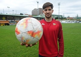 Xabi Naveira considera «clave» el partido de hoy frente al Basconia.