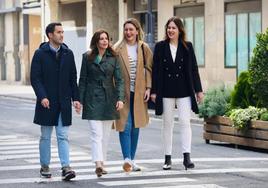 Etxebarria, en el tramo afectado, junto a parte de su equipo para las próximas elecciones.