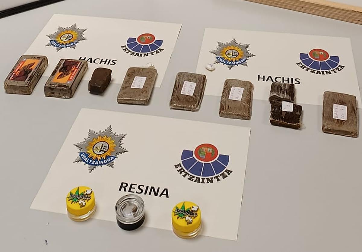 Parte de la droga incautada a los dos sospechosos.