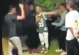 Imagen de un extracto del vídeo de la paliza que recibió Alex.