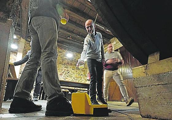 Txotx en una sidrería de Gipuzkoa.