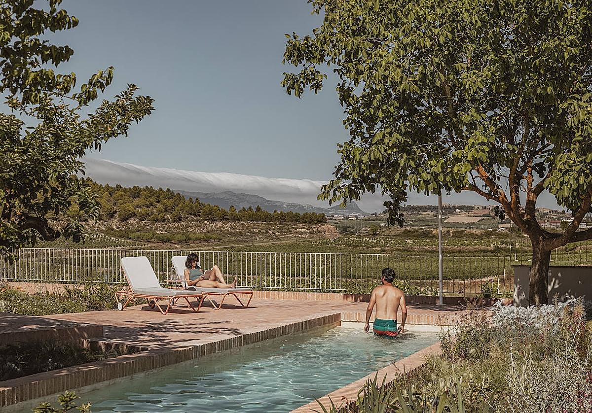 Entre viñedos y de diseño: una pareja bilbaína construye la casa rural de sus sueños.