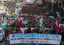 Miles de personas tomaron parte el pasado febrero en la manifestación de Bilbao en defensa de la sanidad pública.