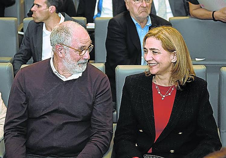 Andoni Zubizarreta y la infanta Cristina, durante el evento.
