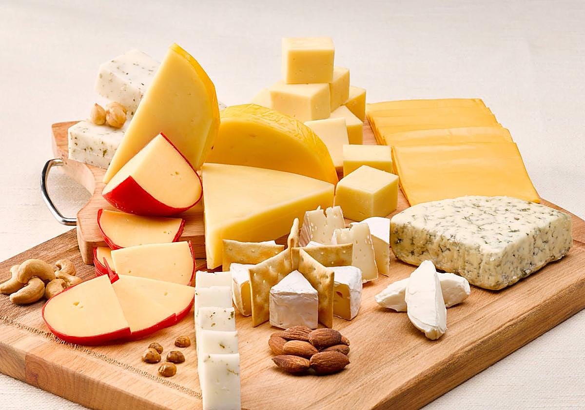 ¿Cuánto queso podemos comer? Hay que tomarlo con moderación por su contenido en grasa