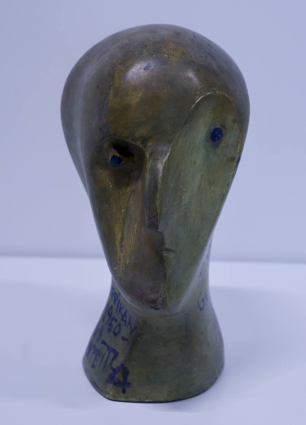 'Cabeza de Cristino Mallo' (50-68), Una e las siete obras de Jorge Oteiza que se pueden ver en la sala.