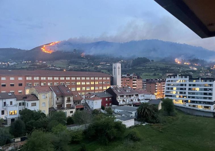 El fuego del Naranco, desde Oviedo