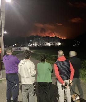 Imagen secundaria 2 - Desolación entre los cientos de evacuados: «Es muy triste tener que dejar todas tus cosas, los animales...»