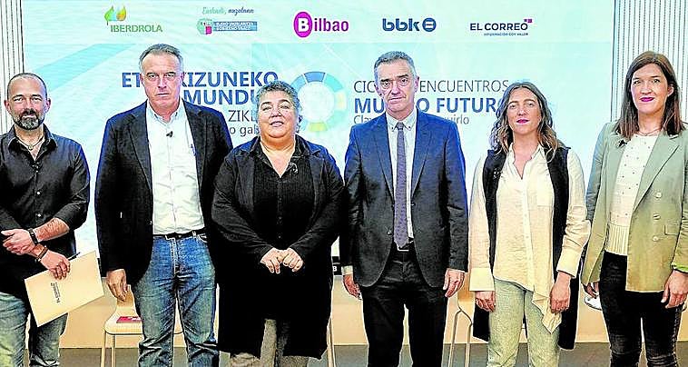 De izquierda a derecha, Luis López, Javier Yanguas, María Silvestre, Jonan Fernández, Maialen Olabe y Estibaliz Etxezarra.
