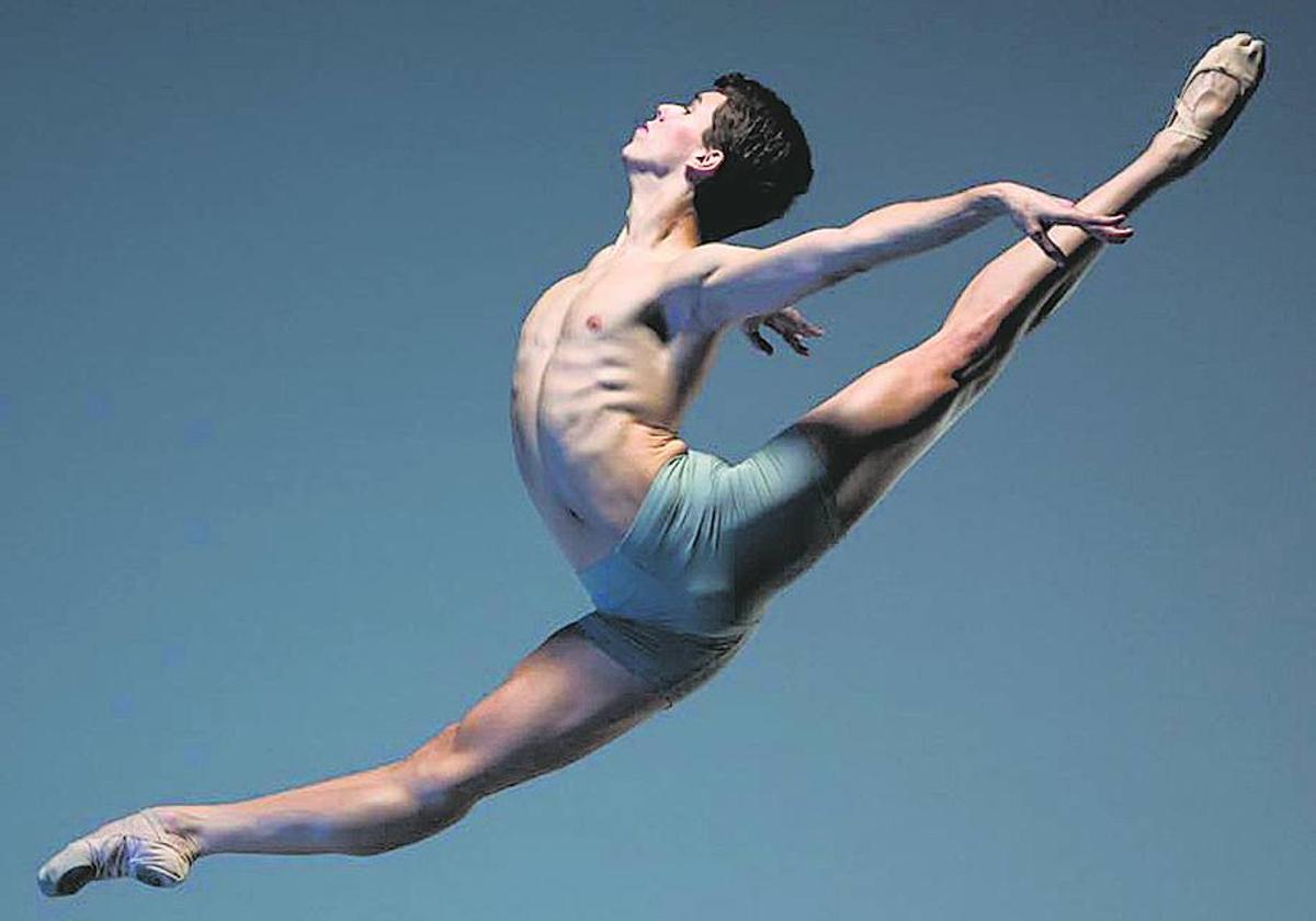 Flexibilidad y potencia. Martín Díaz Álvarez tiene unas condiciones innatas para el ballet.