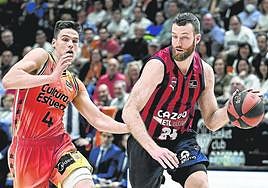 Costello, autor ayer de 16 puntos y 19 de valoración, deja atrás a Pradilla