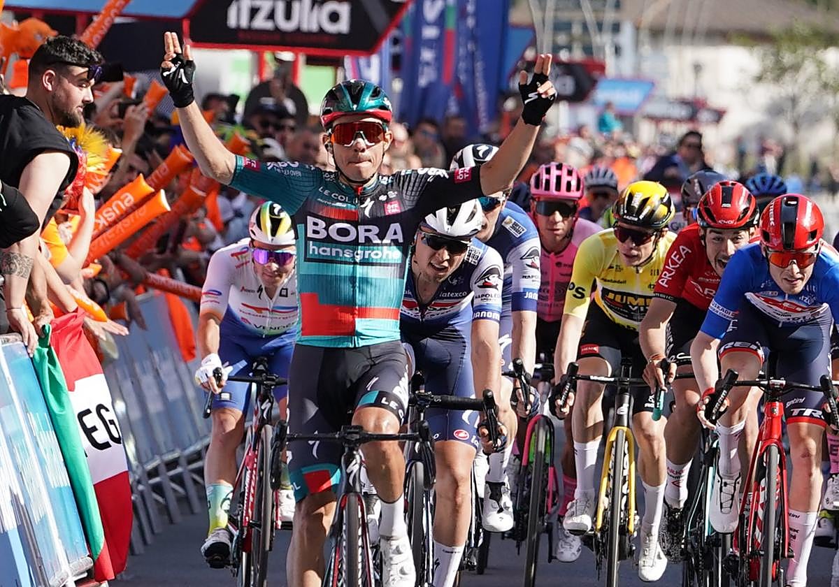 Higuita celebra su victoria.
