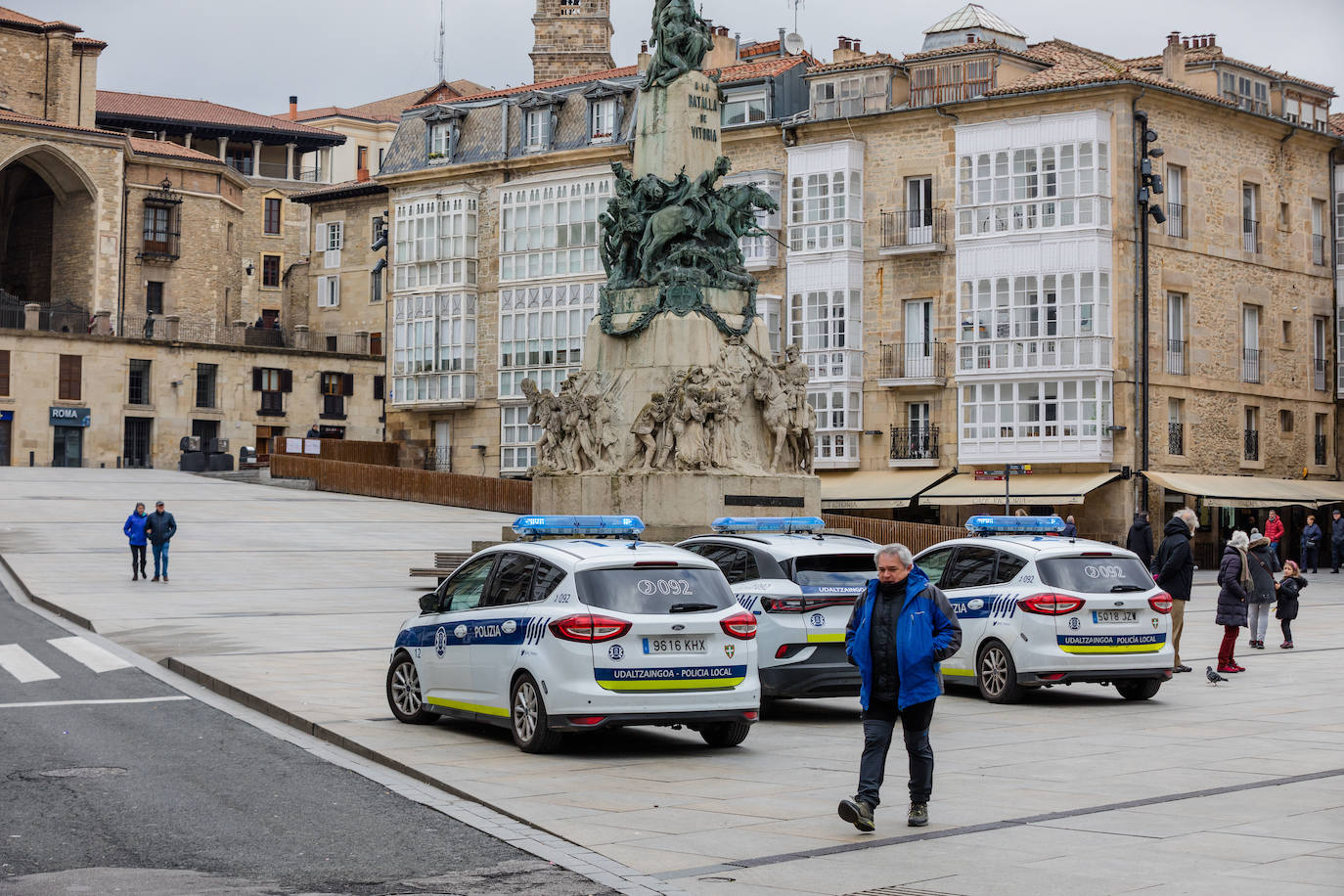 Patrullas de la Policía Local, durante una intervención en la Virgen Blanca.