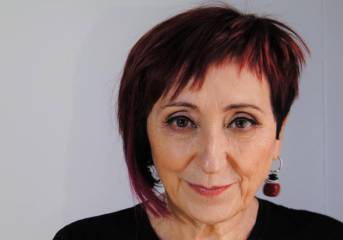 Elia Barceló rinde homenaje a personajes clásicos -en este caso, Colombo- en esta serie de novelas.