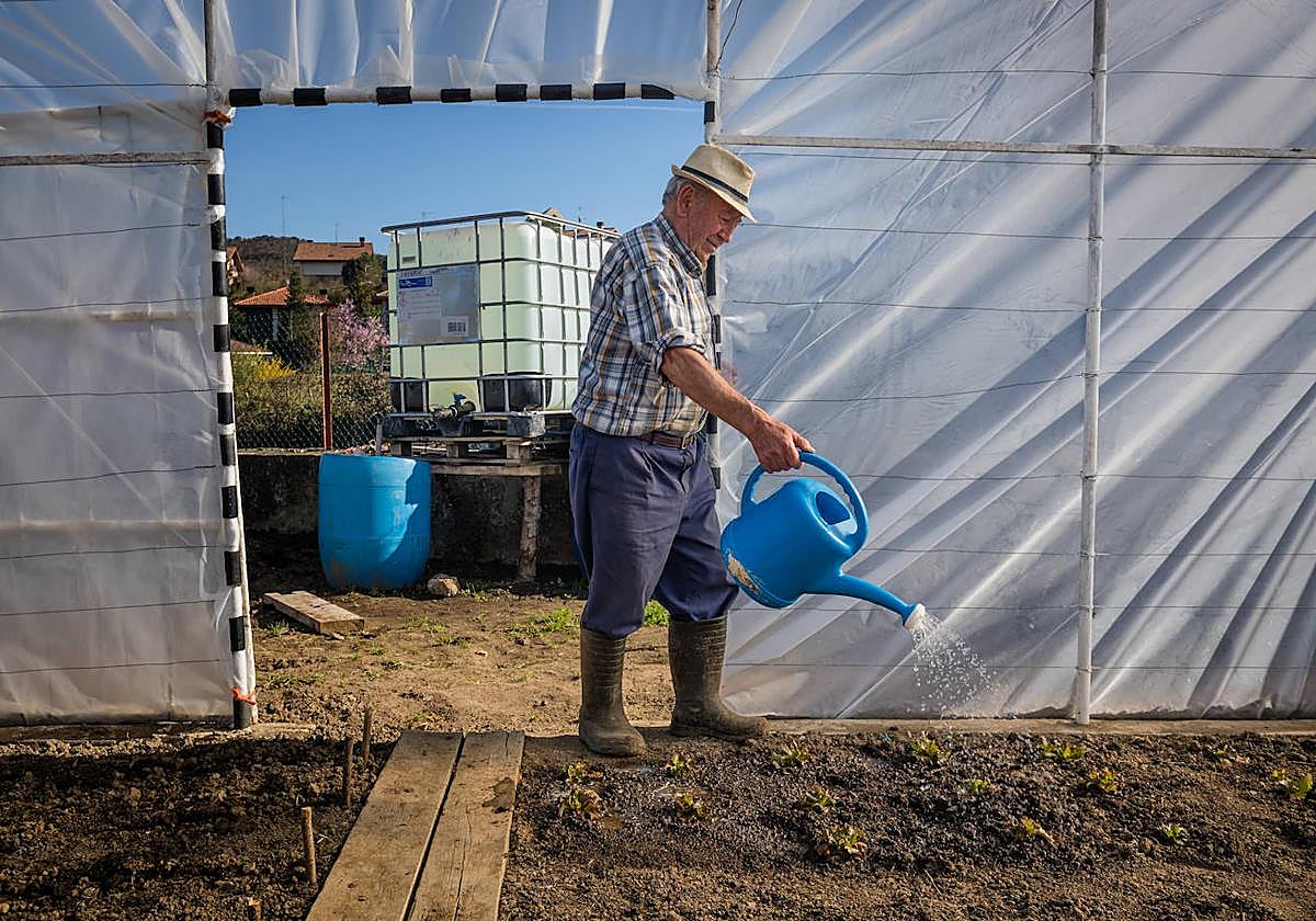 El último episodio de sequía que se dio en verano obligó a prohibir el riego de huertas y jardines en pueblos de La Llanada como Ozaeta.