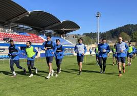 Sibo, Edwards, Etxeita, Víctor, Julen Jon, Goiria e Iturraspe, durante un entrenamiento en Urritxe.