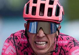 Urán, del monumental enfado por el recorrido de la Itzulia a hacer la ola