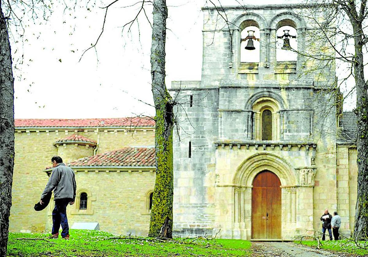 Vista de la fachada sur del Santuario de Estíbaliz.