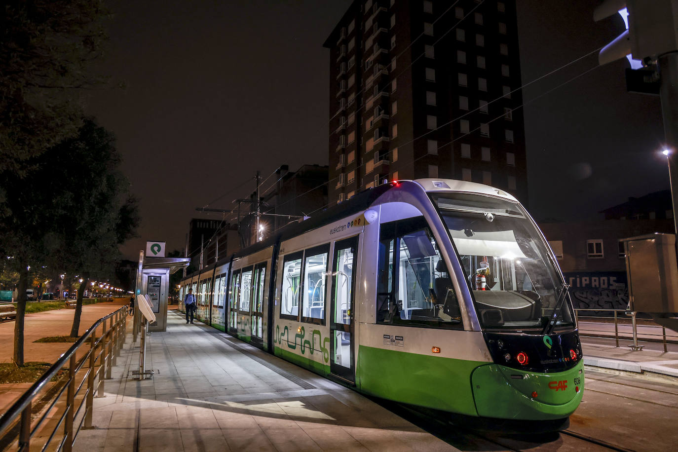 El tranvía ya circula en Salburua