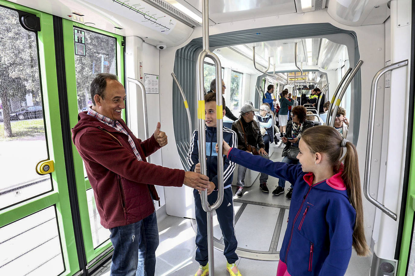 El tranvía ya circula en Salburua