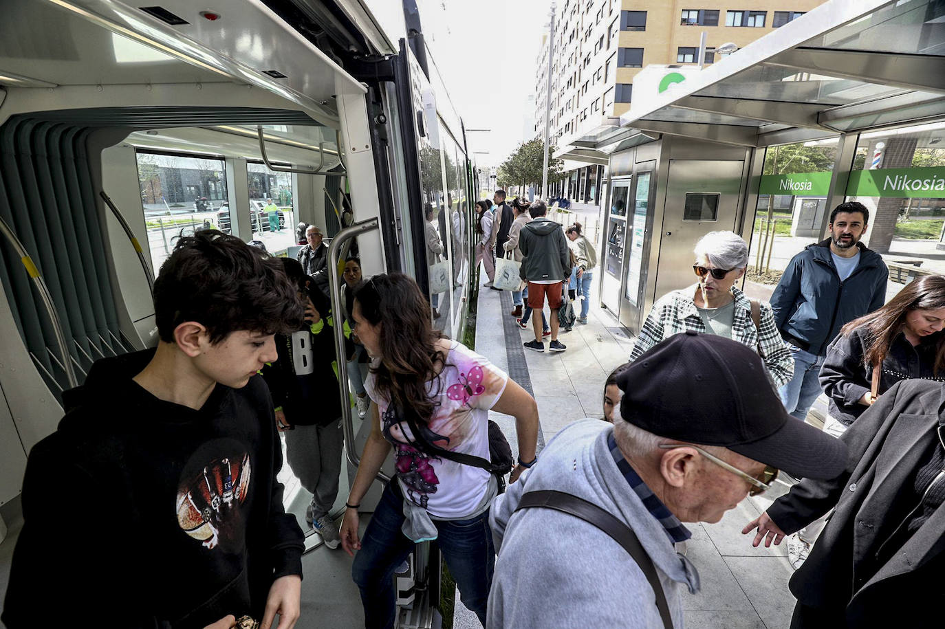 El tranvía ya circula en Salburua