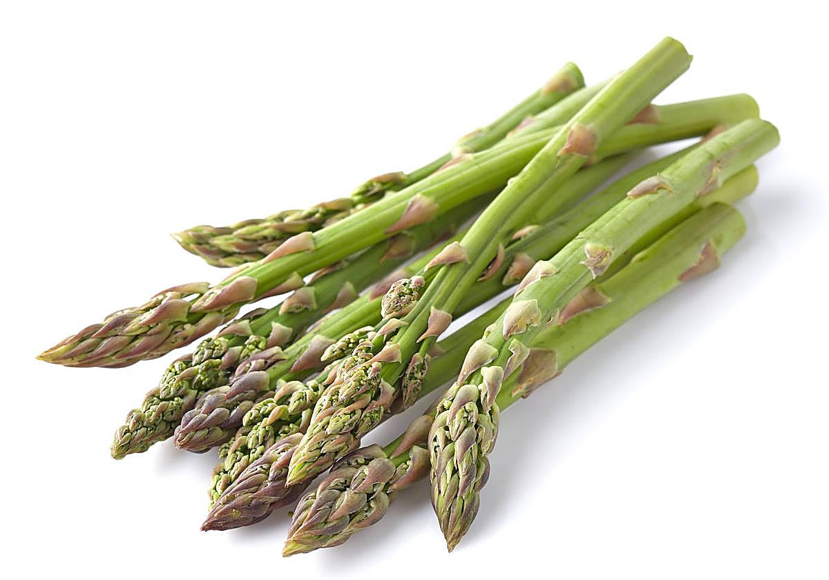 Espárragos, la verdura ideal para no coger peso y aliviar el riñón
