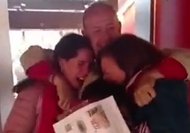 La familia rompió a llorar al entrar a La Catedral.