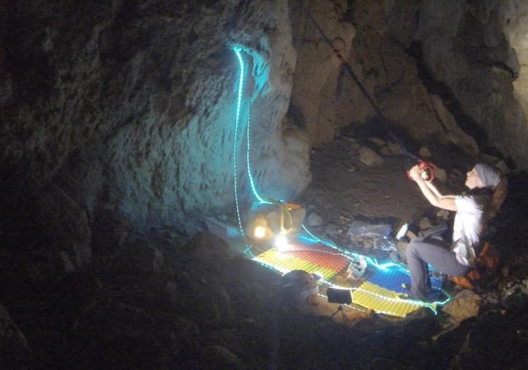 Imagen principal - Beatriz Flamini, tras 500 días aislada en una cueva: «Ha sido una experiencia insuperable. No quería salir»