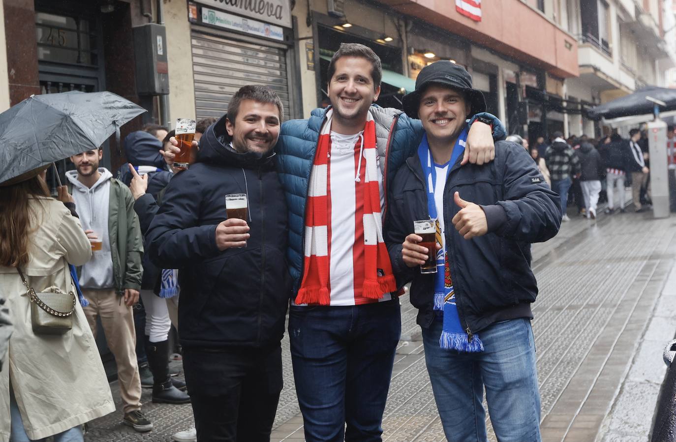 La lluvia desluce el ambiente previo al derbi