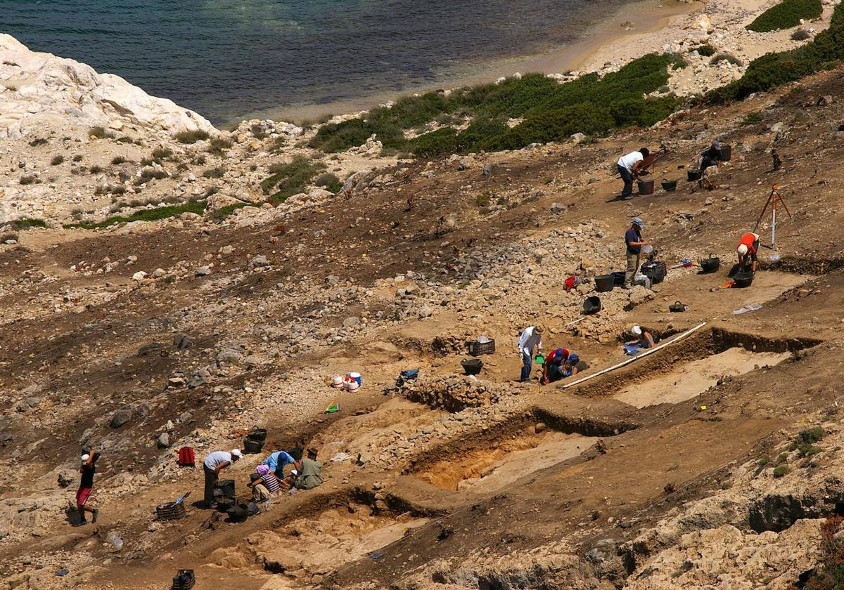 Excavación en la isla de Keros.