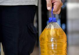 El importante descuento de Repsol por entregar aceite de cocina usado en sus gasolineras