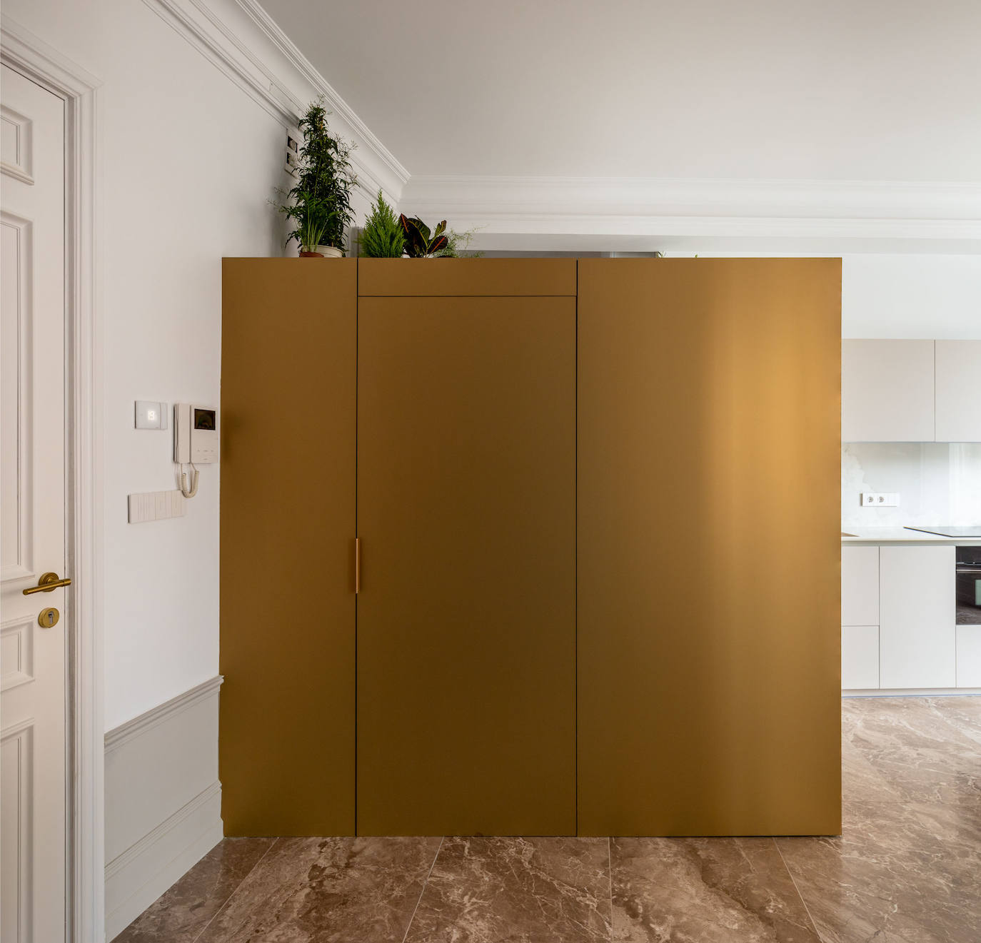 De despacho a piso de lujo: el hogar clásico (pero moderno) de un interiorista en Bilbao