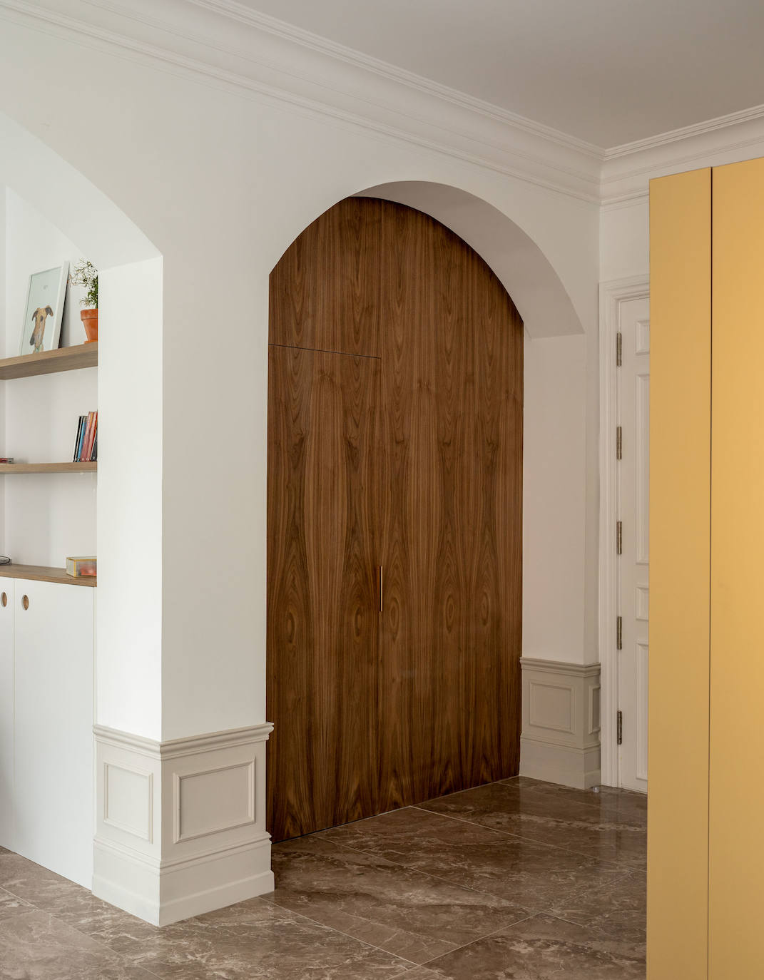 De despacho a piso de lujo: el hogar clásico (pero moderno) de un interiorista en Bilbao